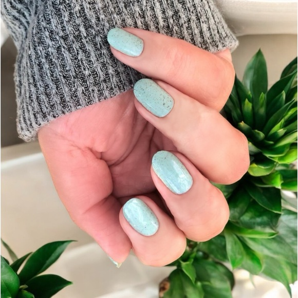 Color Street | Tranquil Waters a turquoise tone encrusted with iridescent flakes - Picture 11 of 11